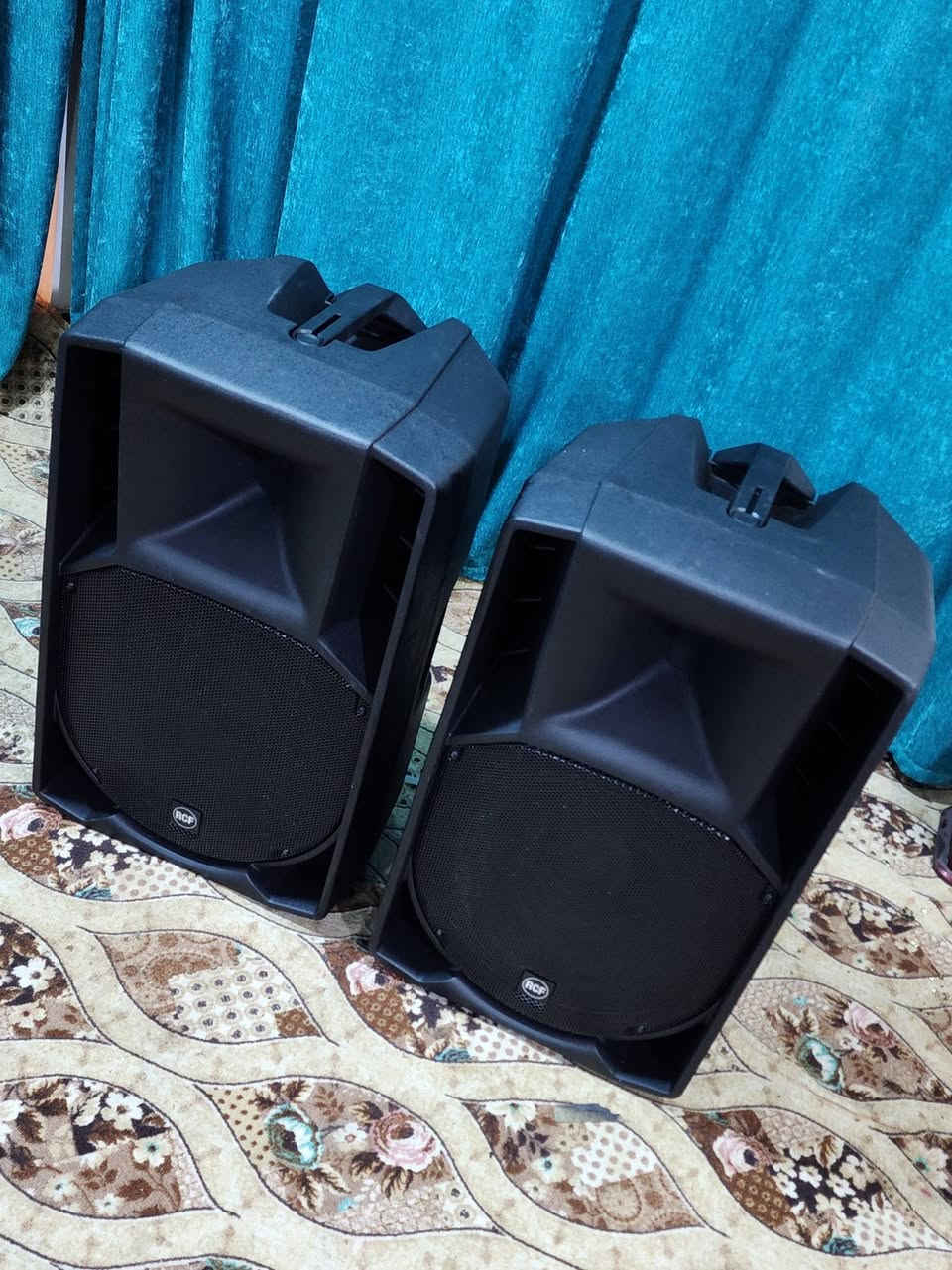 السلام عليكم سماعات rcf 725 اصلي للبيع مكاني نجف السعر ١٥ ورقة ***********
