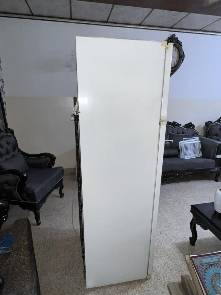 السلام عليكم
ثلاجة / فريز شركة Vestel المعروفه 

نضيفه حيل استعمال قليل 

للبيع السعر 160 الف وبيها مجال للطيبين 
 
للاتصال *********** آسيا .
