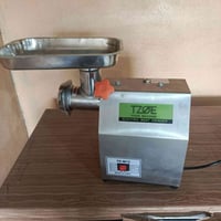 يوجد مثرامه لحم جديد غير مستخدم للبيع التواصل عبر الماسنجر او الواتساب...