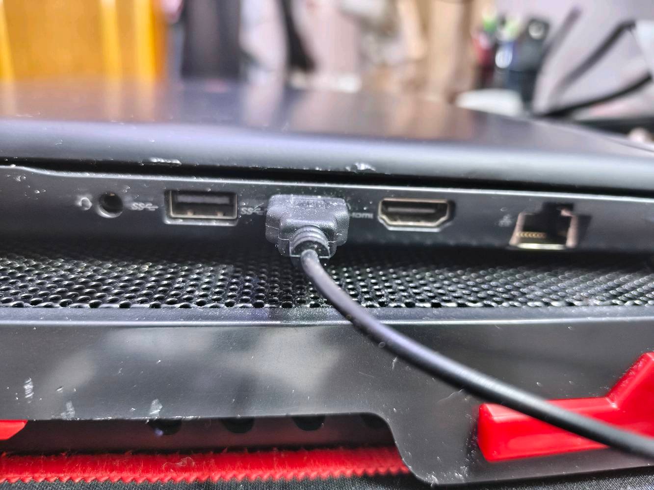 للبيع: لابتوب Dell Inspiron 15 7000 Gaming (P65F)
الجهاز نظيف وممتاز جداً للألعاب، المونتاج، والدراسة.
​مواصفات الجهاز:
​المعالج: Intel Core i7-7700HQ (جيل سابع فئة HQ القوية)

​كارت الشاشة المنفصل: Nvidia GeForce GTX 1050 Ti
  
​كارت الشاشة المدمج: Intel HD  Graphics 630

​الذاكرة (RAM): 16GB DDR4

​التخزين: 256GB SSD 

​الشاشة: 16 بوصة بدقة Full HD 

​الملحقات جميعها اصلية :

​الشاحن الأصلي للابتوب
​ماوس لاسلكي (Wireless)
​ماوس باد
​كيبورد خارجي
​مبرد لابتوب (Cooling Pad) هدية

​السعر:

​610.000 دينار عراقي (شامل كل الملحقات)  (مكاني كربلاء سيف سعد) 
​للتواصل يرجى مراسلة الخاص.