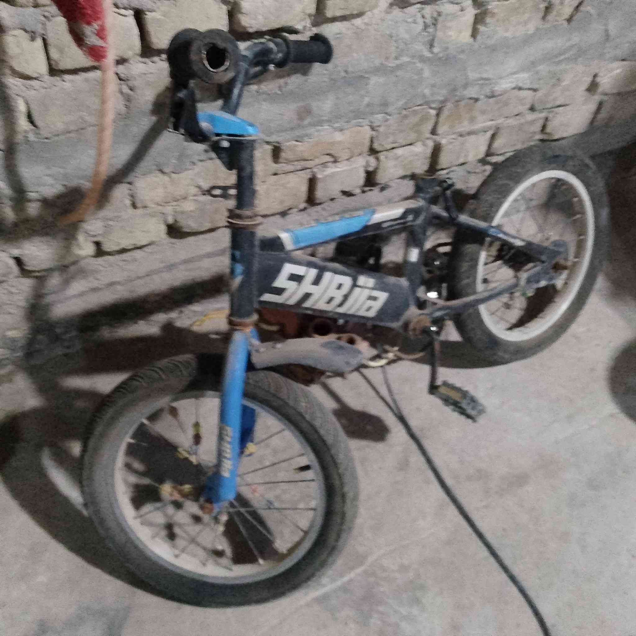 السلام عليكم شباب بايسكلات اطفال للبيع انضاف يرادلهن بس كشن تايرات نضاف كشي نضيف السعر 45 بيهن مجال مكان بغداد الشعله الرقم ***********
