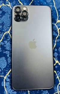 ايفون ١١ برو ماكس  ذاكرة 256  بطارية 89 تك سيم السعر 370 وبي مجال  نضا...