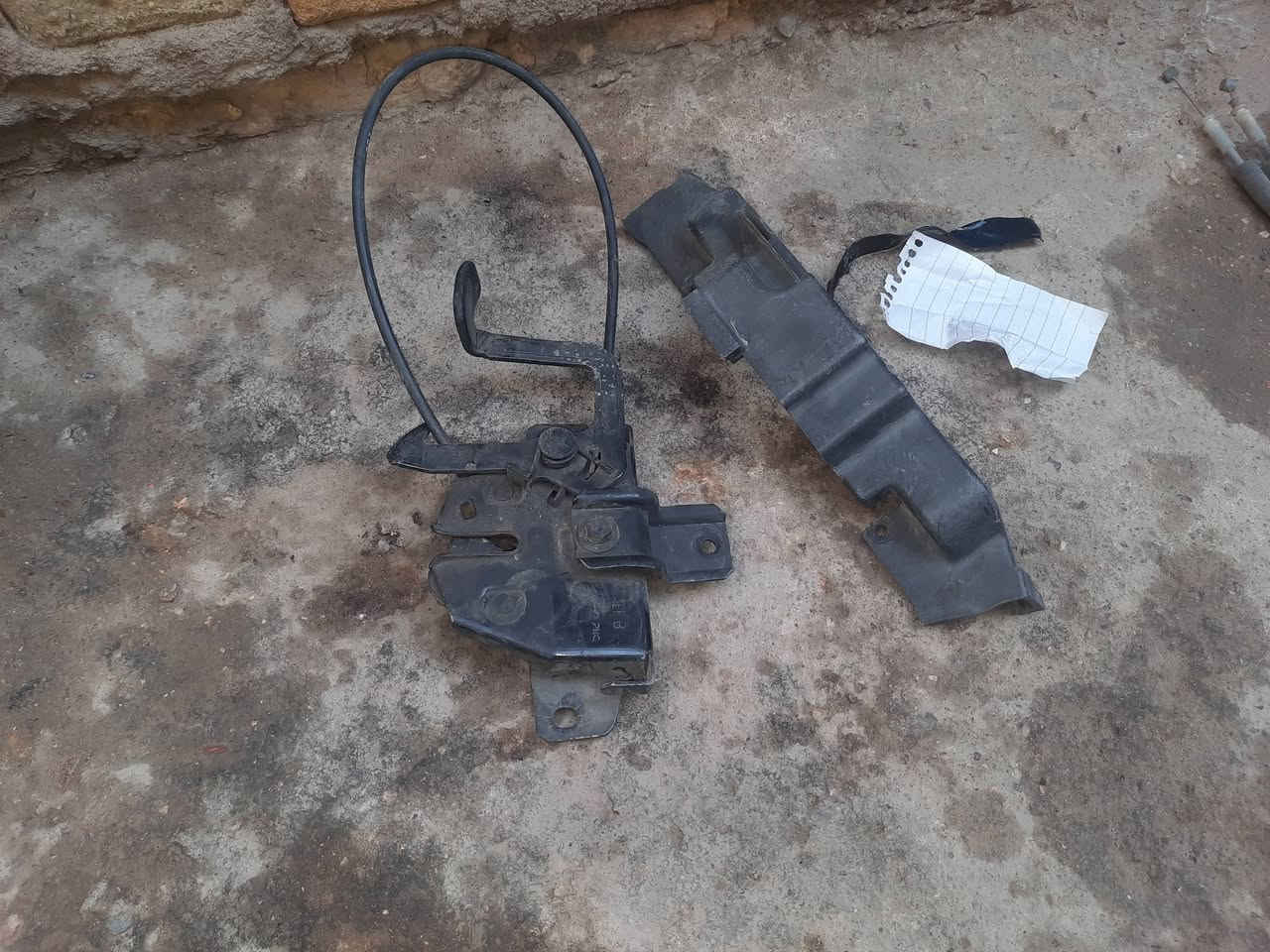 سلام عليكم اغراض سوناتا كله شغال قيم وخذ باليرضي الله بيهن شريط ستيرن شغال
بيهن  يدت اشارير ويدت ماسحات وجوكات مال تبريد وسيطره مال جام جديده وزوج بطاين الي وره التايرات الاماميه 
وقفل بتيد مال كصه بعده جديد وكيلون مال باب البقيه موجودات بالصور ابيعهن كلهن بيعه وحده 
***********
