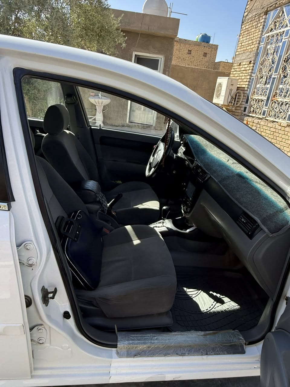 اوبترا 2010مكفولة من الضربه والصبغ بيها خياس قليل وشخوط مكينة مفتوحة شغل درجة اولى كهربائيات حداد تبريد تدفئة تخم تاير كله جديد
السعر75وبيها مجال
***********
