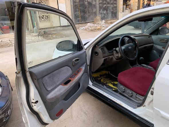 السلام عليكم سوناتا موديل 2000  تحويل مباشر رقم بغداد محرك وكير صدر امامي وخلفي كله جديد تخم تاير كهربائيات كله حاويه من الايت الى البك لايت كله حاويه كله تشتغل وجديده سياره صبغ حزام جديد داخل رصاصي سياره مسويله سيرفس كامل من نوزالات بلكات فيت بم مجاول اي سي كله كله جديد تحويل ثاني يوم السعر ٥٣ وبي مجال قليل جماعه 40  لتعب نفسك ***********
