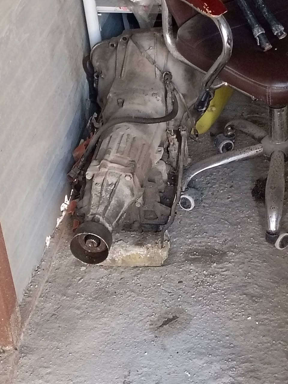 السلام عليكم ورحمه الله وبركاته 
كير اوتو كامل مع تفرعات سعر 400
دركة سعر ( 150)
تخم كبات اصلي ابو شايب سعر ( 100)
زوج مري 81 ( 50 )
فرس كير + سايد بريك سعر ( 100 )
اربع دوسات لون بيجي سعر ( 60 )
اطار سلعه دشبول ( 25 )
دلكو عدد 2 سعر الواحد ( 30 )
فيت بم عدد 2 سعر الواحد ( 20 )
تخم واقيات سعر ( 40 ) 
اتصال ***********
