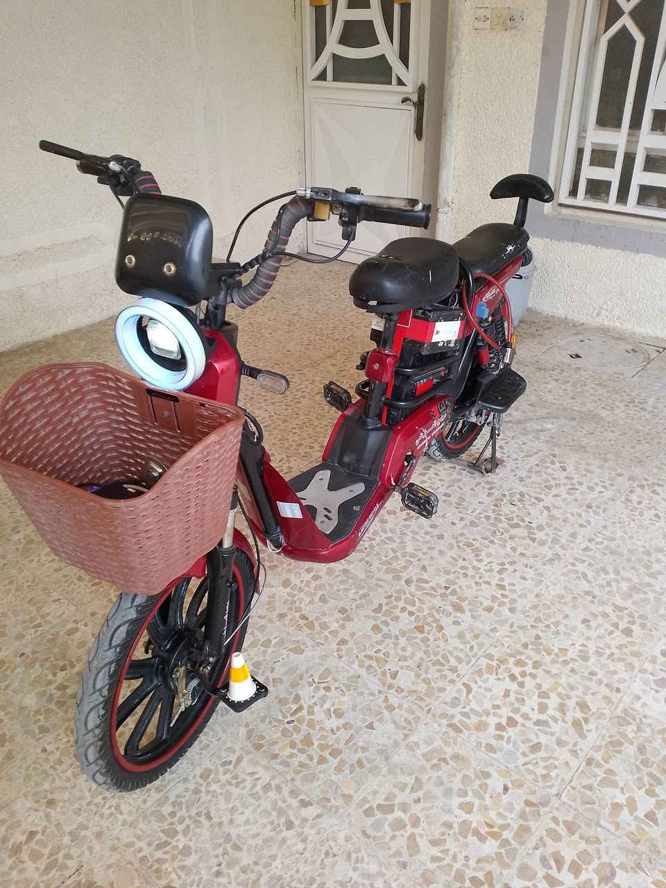 السلام عليكم
باسكل شحن للبيع 

الحجم. 20 

النضافه فول 

تشغيل بصمه و مفتاح 
الباسكل اربع بطاريات 

السعر. 290 وبي مجال حك الجيه

العنوان. كربلاء قرب مستشفى الكفيل 

الرقم. ***********
