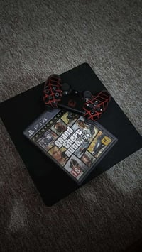 بلي 4 سلم • بلايستيشن 4 • بلي ٤ للبيع • PS4 سليم • نظيف • مع العاب • ب...