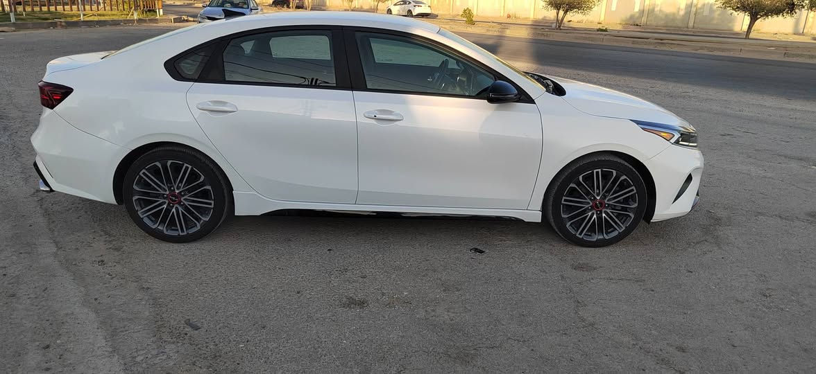 السلام عليكم
فورتي (2024)  فئة( GT) اعلى فئة🔥بالفورتي 
محرك 1600 تيربو 201 حصان 
كير DCTدبل كلج 7 نمر
ماشيه (30) الف جديده 

بدون رقم تترقم جميع المحافظات 
السياره 

المواصفات .....
1.بصمة تشغيل + ابواب وصندوق+ تشغيل عن بعد

3.رمز Gt على دشبول🔵
4.(شفتات ستيرن)🚀🚀
5.شاشة كبيرة مع نظام تشغيل ابل كار بلي
6.واندرويد اوتو
7.كاميرا دواره (وضعيات عدد2)......
8.انظمة قيادة سمارت+ وسبورت+ ونورمال 
9.🔥🥶

11.كشنات جلد حضن مطرز احمر مع علامةGT
12.نظام سماعات (هارمن كاردن)🔈🔈
13.لدات داخليه متغيره الالوان( بلادي)
14.قطعتين تبريد
15.شحن وايرليس 
16.دركة D  شكل رياضي مع ختم GT 
17.حساسات خلفية مع جرس تنبيه 
18.رادرات جانبية+ وامامية+ وتحديد مسار + كروز سرعه
19.قياده ذاتيه
20.اوتو هولد+ هاند بريك بصمه
21.نقطة عمياء 
22.كات دوسات جانبية بلادية 
23.دبل اكزوز
ويل كب كروم حجم 18رياضي

بيع فقط بدوون مراوس

السعر 130 بيه مجال بسط
***********
