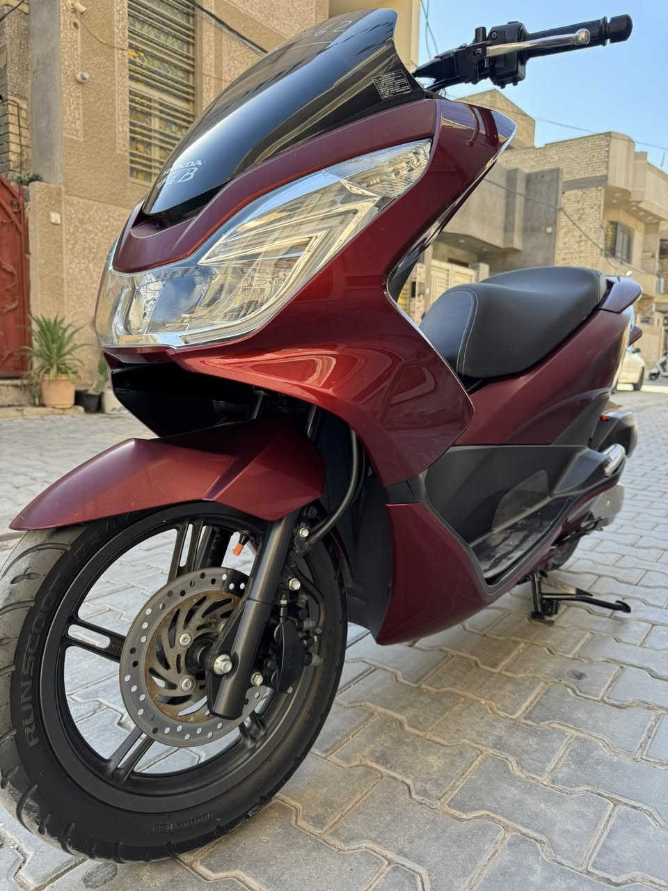 السلام عليكم 
جيل ثاني 
Pcx 150
2018 ياباني دراجه 
2 سويجات بلادي
دراجه  مال مزاد شرط كفاله 
لون ماروني 
محرك 150 وضع شركه 
جهاز نذار مال سرقه بلادي 
مكاني بغداد الشعله 
لاسعر خاص او ستفسار 

‭٠٧٧٠ ٣٣٧ ٦٨٥٣‬
