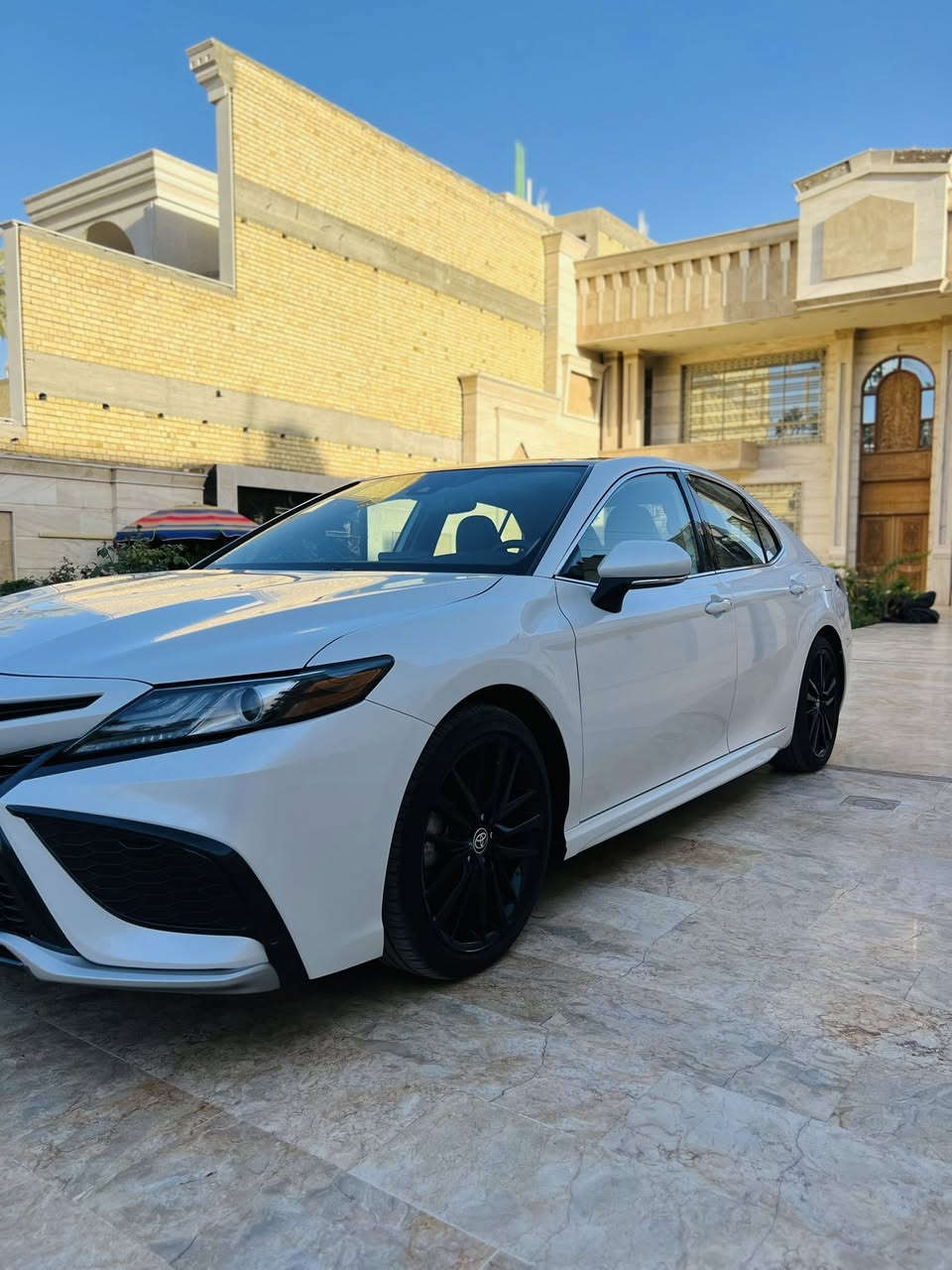 السلام عليكم 🔥😎 بيع فقط 
تيوتا كامري 2023 وارد امريكي حادثها غرق 
دخول جديد ترقيم جديد سنويه ب اسمي تحويل مباشر 
عداد المسافه 17 الف mil

‎
المواصفات /🔰
محرك 2.5 بانزين تنفس طبيعي 
‎بنوراما فتحتين
‎شاشة كبيرة 
‎تحكم أستيرن
‎شفتات أستيرن
‎أنارة داخلية 
‎كامرة خلفية
‎بصمة تشغيل 
‎بصمة أبواب
‎تشغيل عن بعد 
‎هند أبريك بصمة
‎ثلاث أنظمة للقيادة 
‎كشنات الامامي كهربائي
‎تدفئة كشنات
‎شحن لاسلكي جوال 
‎تحكم أستيرن
‎لد نهاري
‎كشافات زنون 
‎بك لايت لد
‎أشاير بلمري
‎تبريد خلفي
‎تحديد المسار للقيادة الذاتيه
شحن ذكي 
مخارج USB AUX
تبريد قطعتين 
وبعد بيها مواصفات 

السياره نظيفه  بمعنى الكلمه جاهزه من كلشي 

 📍 مكان السياره / بغداد الكاظميه 

📞 ***********

📞 ***********
