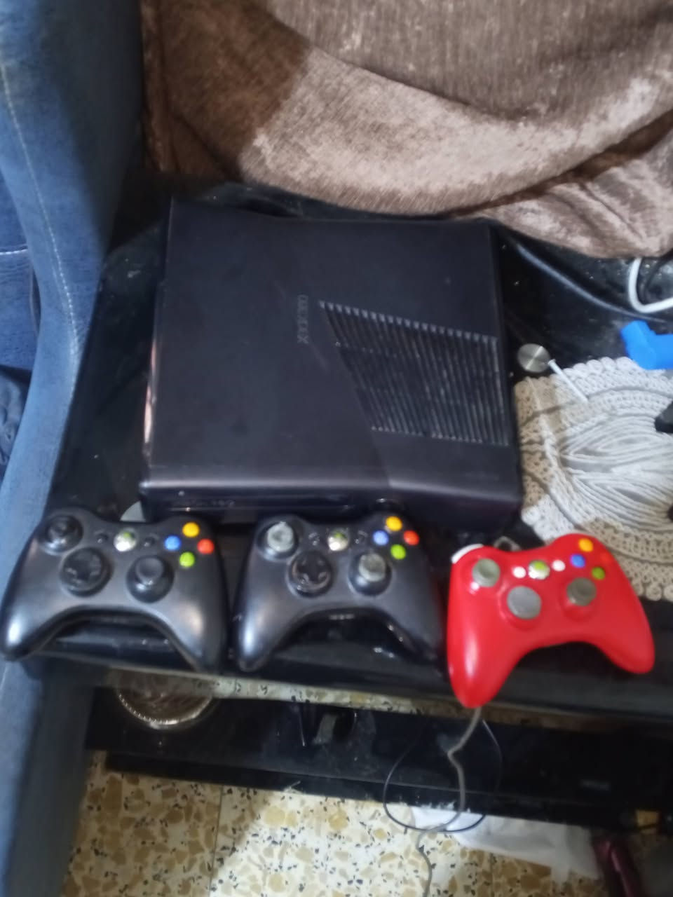 اكس بوكس 360سلم كامل ملحقات محوله مع 3جوستكات و151لعبه السعر 125 مكان بغداد الشعب الرقم ‏‪0781 865 2971‬‏
