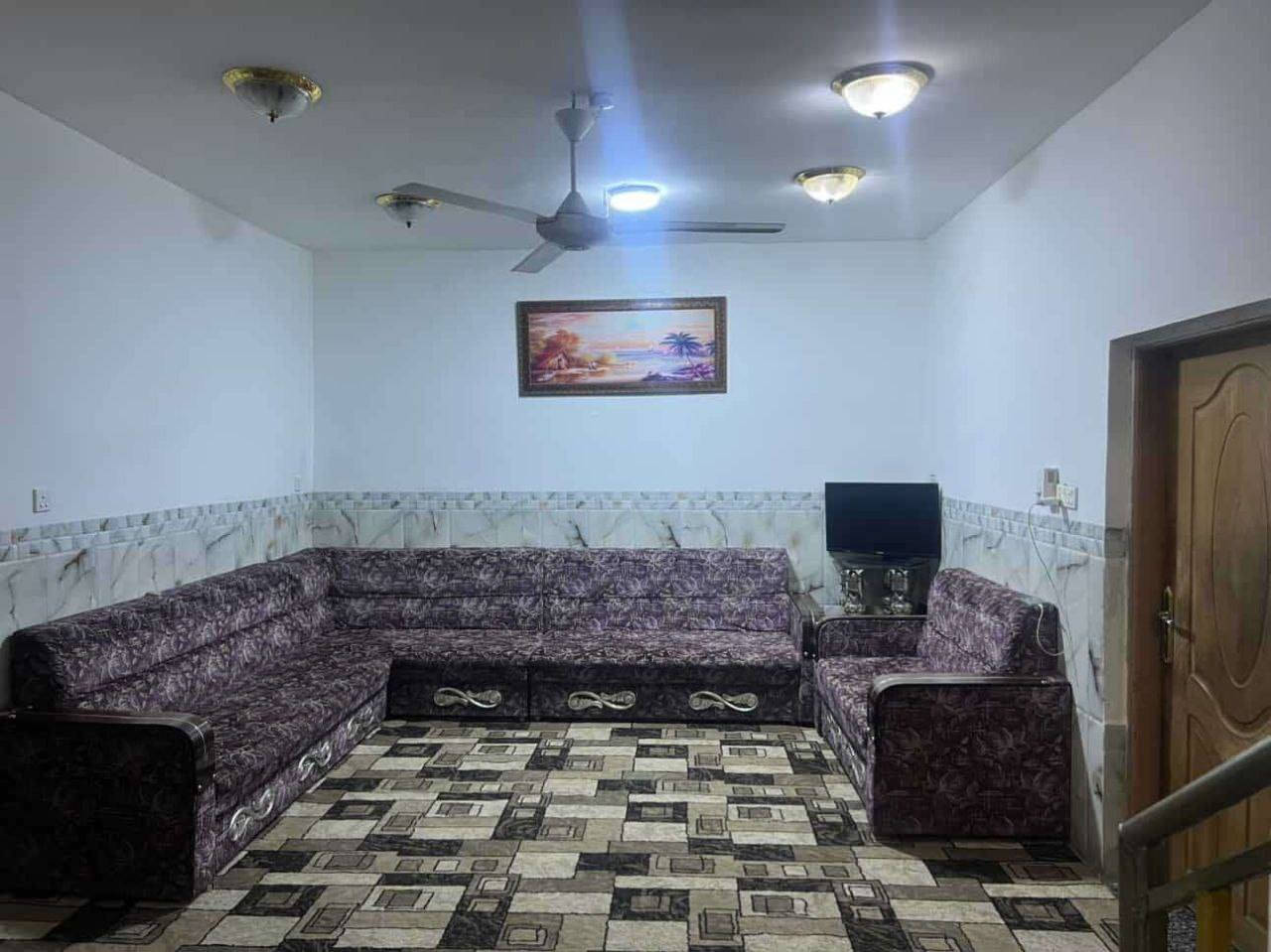 🏡 دار للبيع – موقع مميز_طابو صرف 

📐 المساحة: 289 م

📄 جنس العقار: طابو صرف
🏗 سنة البناء: 2014
🏠 عدد الطوابق: طابقين
🔹 تفاصيل الطابق الأول:
غرفتي نوم
مجموعة صحية
صالة
هول
مطبخ
🔹 تفاصيل الطابق الثاني:
غرفتي نوم
مجاميع صحية
فضاء داخلي
🌿 مميزات الدار:
حديقة أمامية وحديقة خلفية
ممر أمامي يتسع لثلاث سيارات 🚗🚗🚗
واجهة 10 م

📍 العنوان: حي المهندسين – بدايه الشارع الرابط بين المهندسين وحي العسكري 
📌 مقابل جامع زين العابدين  (ع)

📞 للاستفسار:
*********** 

#دار_للبيع #عقارات_الحلة #عقارات_بابل
#حي_المهندسين #طابو_صرف #بيوت_للبيع
#استثمار_عقاري #شارع_رئيسي #موقع_مميز
