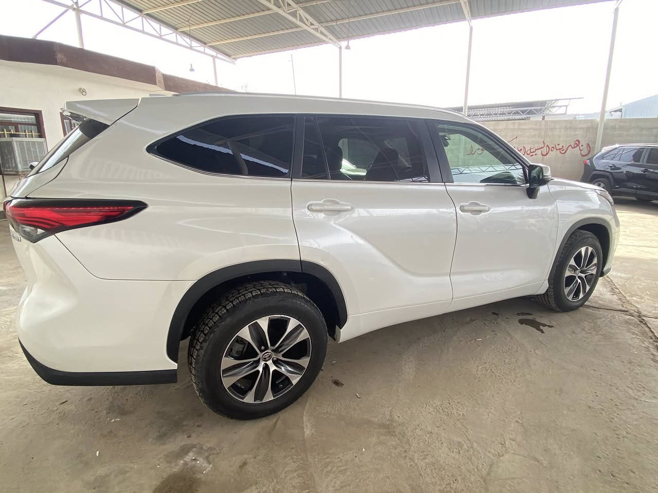 للبيع أو المراوس حسب القناعة
هايلاندر هايبرد 
الموديل  2023
السعر 245 بيها مجال
رقم بغداد 
صور الحادث مع الصور  
تبديل وصبغ الابيبان جهت السايق وجاملغ خلفي ايمن وبنيد صبغ و تكم وبدايت القماره كدام الفتحه فقط  
ماشيه 67 الف ميلmi  
ايرباك البرده طاك والكشن فقط
المواصفات XLE 
داخل جلد اسود 
المحرك 2.5 
المواصفات 
بصمة تشغيل
 فتحه سقف 
صندوق كهرباء 
بردات خلفية 
رادارات + تحديد مسار + قيادة ذاتية +نقطه عمياء 
كراسي كهرباء + مقاعد امامية تدفئة  
منافذ 120V فولت وسط وصندوك
ثلاث قطع تبريد منفصل
الموقع: سامراء
 الاتصال: ‭0772 305 4947‬
