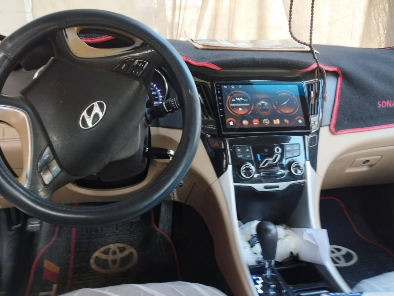 سلام عليكم ،،سوناتا خليجي 2011 ،،،سيارة كاملة من كولشي كير ومحرك  واحد على واحد نعومة خير من الله +تخم تايرات جديد+سنوية بأسمي تحويل مباشر رقم دولي مري شفط كشنات كهربائي تبريد عوزه فيشة فقط اتعاجز اروح اسويها  😁😁سونارها موجود السعر 114 وبيها مجال بسيط للتواصل واتساب أو خاص ***********
