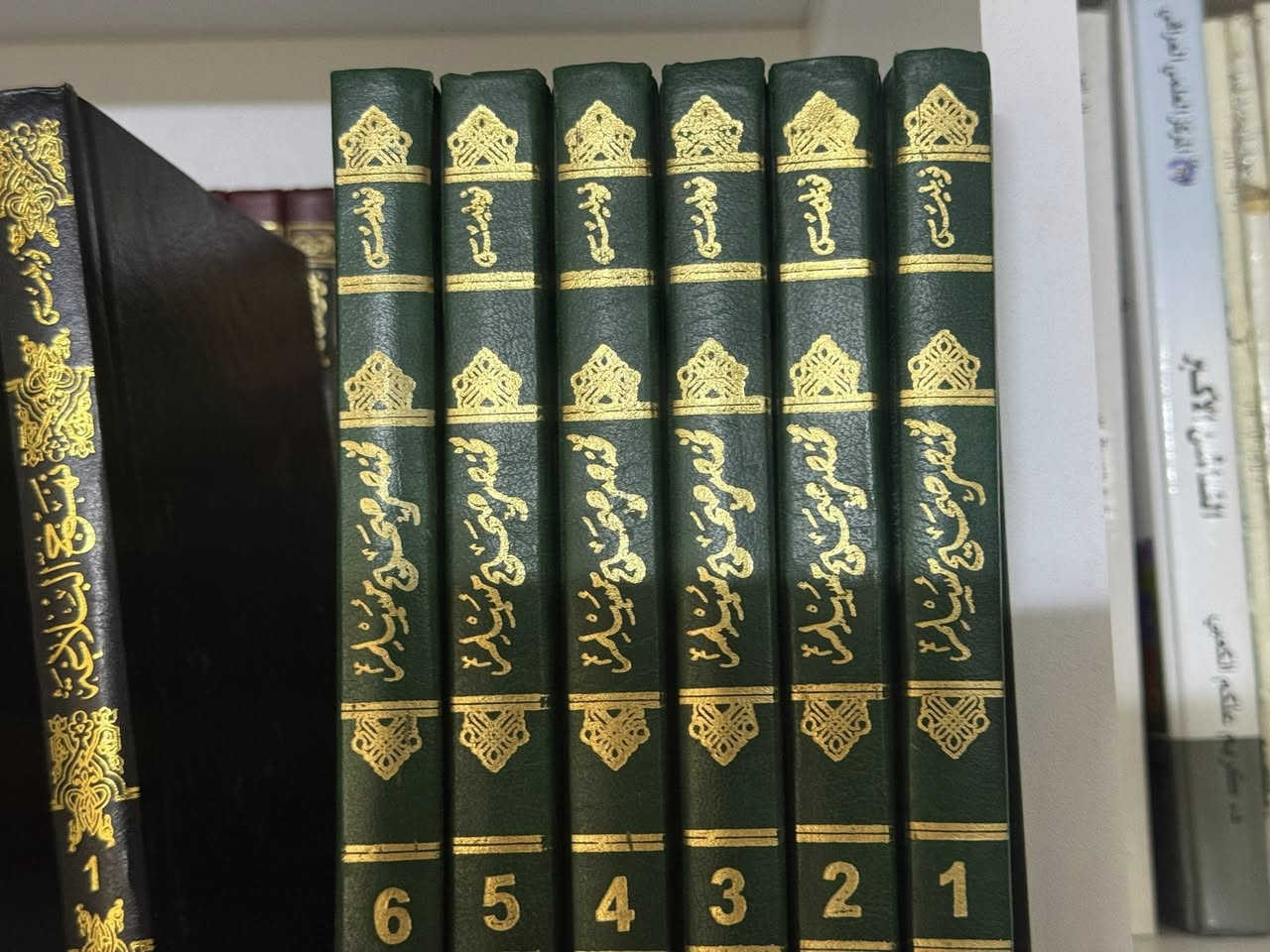 السلام عليكم موسعات جديدة غير مستخدمة للبيع
1 موسوعة فقة السنة دار نوبلس ١٢ مجلد 

جديدة ٣٠ الف فقط 
٢ موسوعة نهج البلاغة للإمام علي بن ابي طالب ١٠ مجلدات ٢٥ الف 

٣ موسوعة صحيح مسلم ٦ مجلدات ٢٠ الف
والان انتهينا من الموسعات بحجم 12*17 

اما الان كتب الحجريّة. 
الأول كتاب القاموس المحيط ٤ مجلدات 
حجرية ٥٠ الف
 
وكتاب فتح العلام لشرح بلوغ المرام ٤٠ الف 

والأخير والثالث هو حواشي تحف المحتاج ١٠ مجلدات اطلسي بسعر ٦٠ الف 

متوفر توصيل لكل العراق 🇮🇶 
متوفر شراء واستبدال كتب 
في حال لم يضهر زر المراسلة يرجى الاتصال او على الرقم او مراسلتنا على الواتساب *********** 
مدير مكتبة التراث الأندلسي سيد محمود
