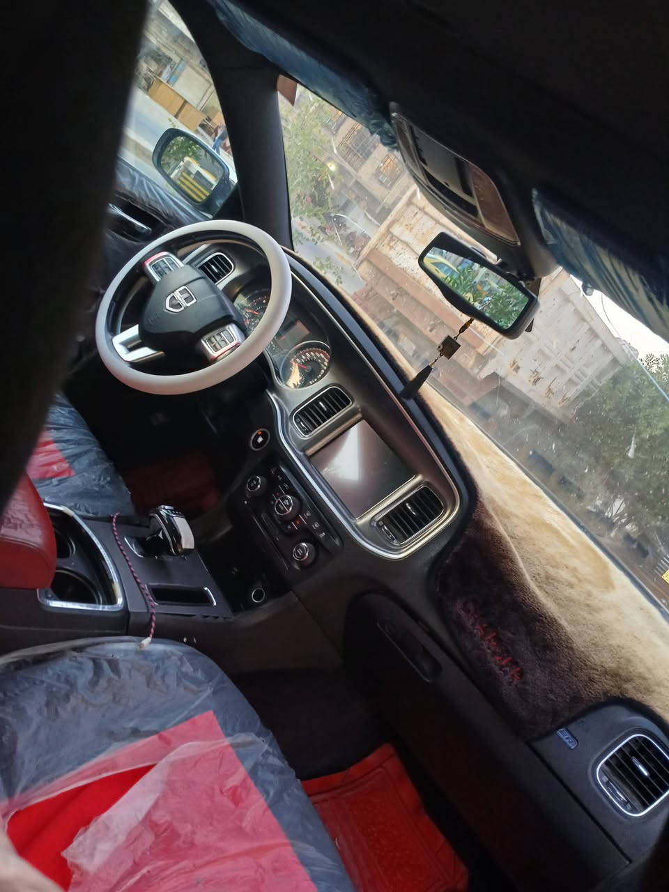 السلام عليكم سياره كفاله عامه بس بارد سونار بيه مكينه جديده ستوني شاده صدر أمامي جديد تخم تاير جديد سياره فول مواصفات فتحه سياره خليجيه  مديل ٢٠١٣ رقم بغداد السعر (153) بيه مجال قليل مكاني بغداد ما متواجد علفيس فقط رقم {***********}

