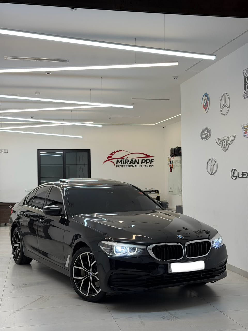 BMW 530i 2017
وکالە شرکە العروش اربیل
بدون حادث
لون اسود
جاهزە من کل نواحی
داخل مشمشی
سعرە ۲۳۹ بیها مجال کلش قلیل 
***********
