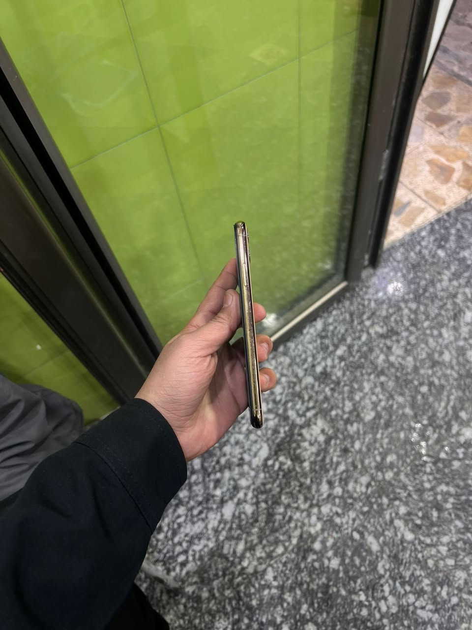 سلام عليكم ١١برو ماكس ذاكره ٢٥٦بطاريه ١٠٠مبدل بطاريه فقط السعر ٣٥٠وبي مجال ناصريه مركز ***********
