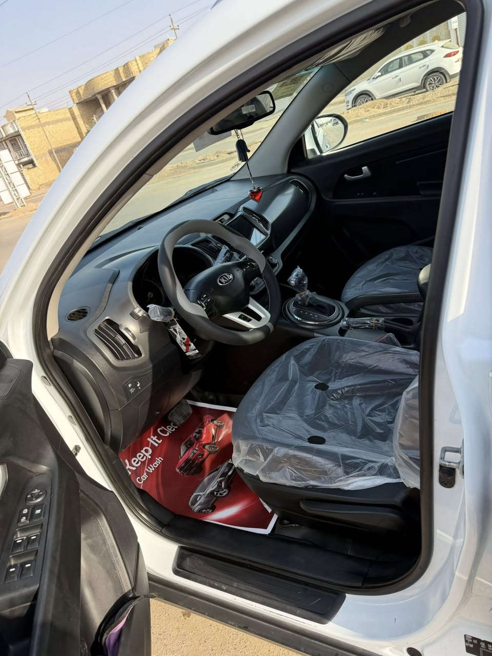 سبورتج 14 خليجي كفاله عامه كير محرك حداديه كفاله برغي ممفتوح 
مواصات نص فول شاشه وتحكم وكامره  
وويل كب كروم سياره رقم شمالي شرعيها ميسان تحويل ووكاله سنويه ل 27 
رقم صاحب السياره ***********
عنوان السياره ميسان الجمعيات
