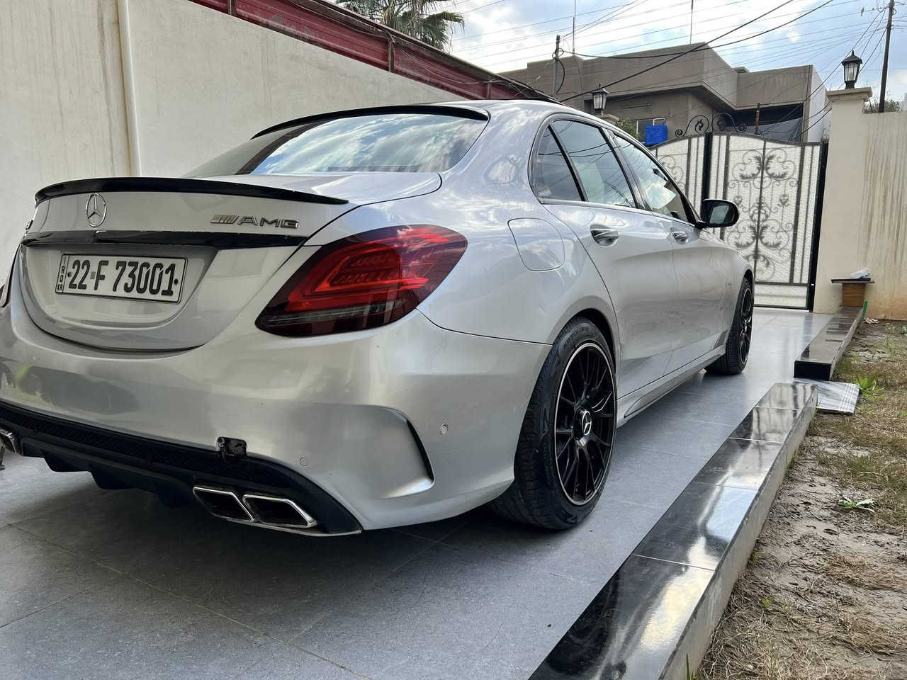 سلام عليكم مارسدس موديل 2016 ماشيه 100 الف فول مواصفات
فئه C300 
بصمه 
بنوراما
شفتات ستيرن
دبل ماوس
سستم صوت بلادي
داخل احمر
رادارامامي تحديدمسار
عليها كت كامل 63
بيها فقط قطتين صبغ وحادثها كلش خفيف 
الايرباكات الاماميه سليمه فقط البرده وراجع سستم بلاد
السعرالمطلوب 188 وبيها مجال وهزه جدد ***********
