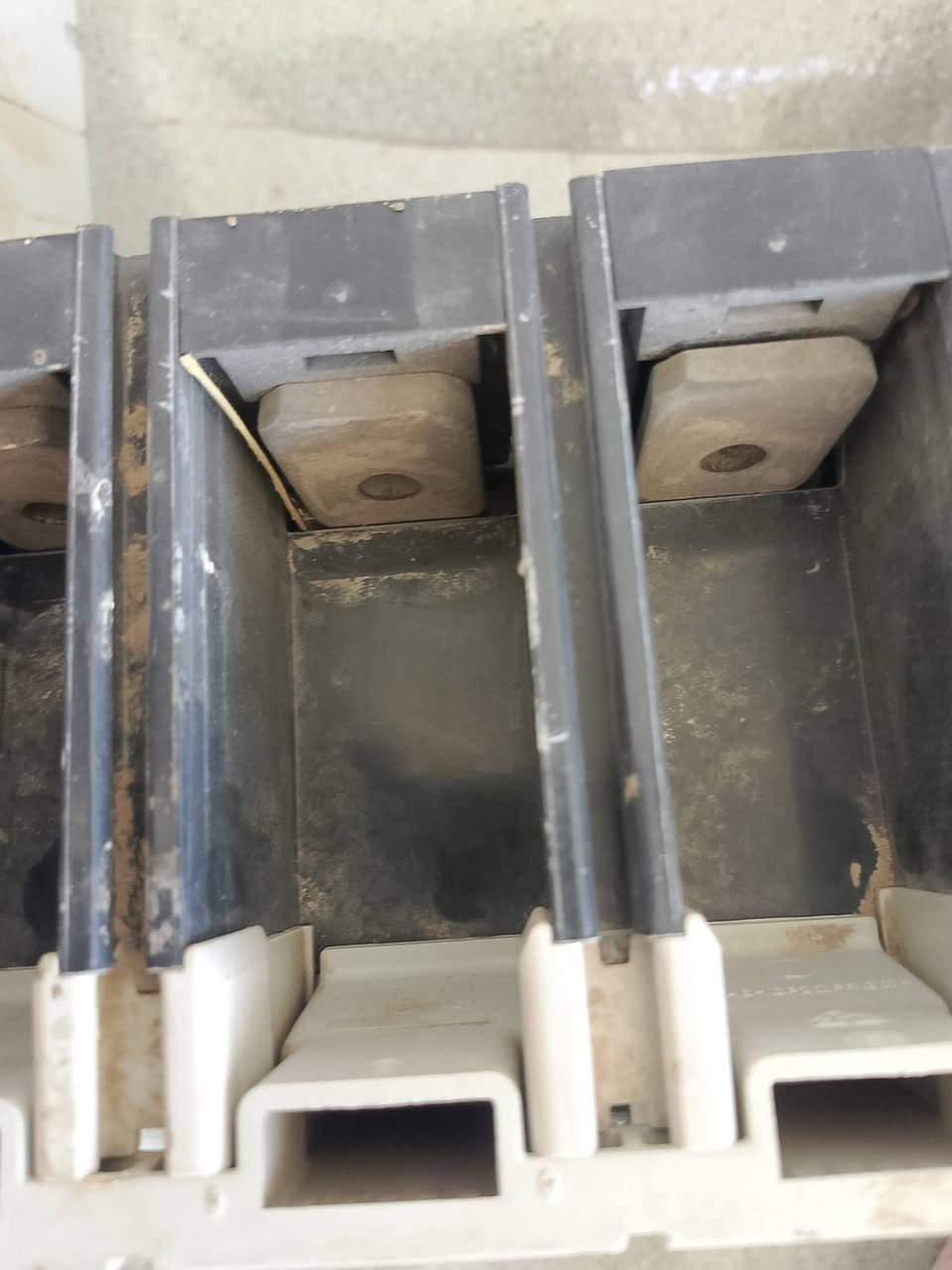 قواطع مستخدمات شنايدر وسمنز ابو 250امبير وابو الا400 للبيع شغالات


**إذا كنت صاحب هذا الإعلان وتريد حذفه لأي سبب، رجاءا أرسل رسالة إلى الدعم الفني**