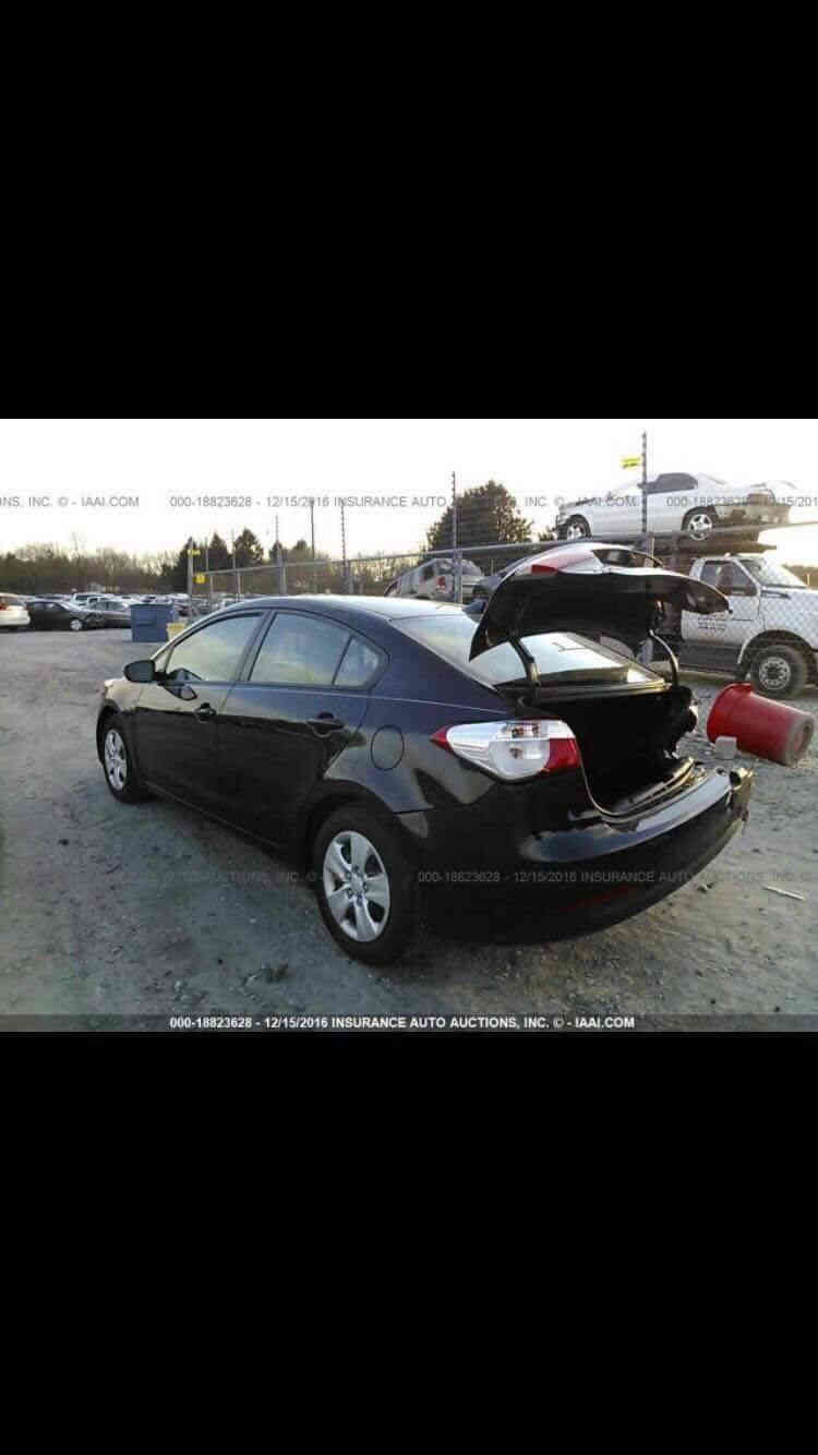 سلام عليكم فورتي موديل 16 حادث كما هو موضح في الصور ماشيه 150 مكينه 1800دوش سنويه ل27 مكان سياره بغداد  الامين ثانيه
سعر 115وبيه مجال بسيط
***********
