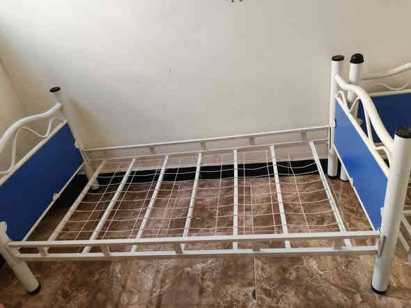 سرير أطفال جديد استخدام قليل 2 ب50 الف للبيع ولوكر ب50 الف مكاني حي الجهاد ***********
