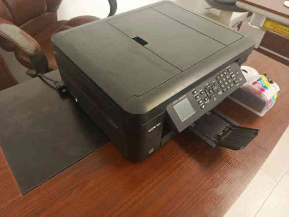 السلام عليكم طابعه برذر جدا اقتصادية احبارهه خزانات خارجية قابلة لاعادة التعبئة بالمرة الوحدة تطبع 5الاف ملون و7الاف اسود وابيض واي فاي فيدر للملازم والكتب وجهين ودوبلكس المكان بغداد السعر 110 الف راسلني مامتواجد عالفيس ***********
