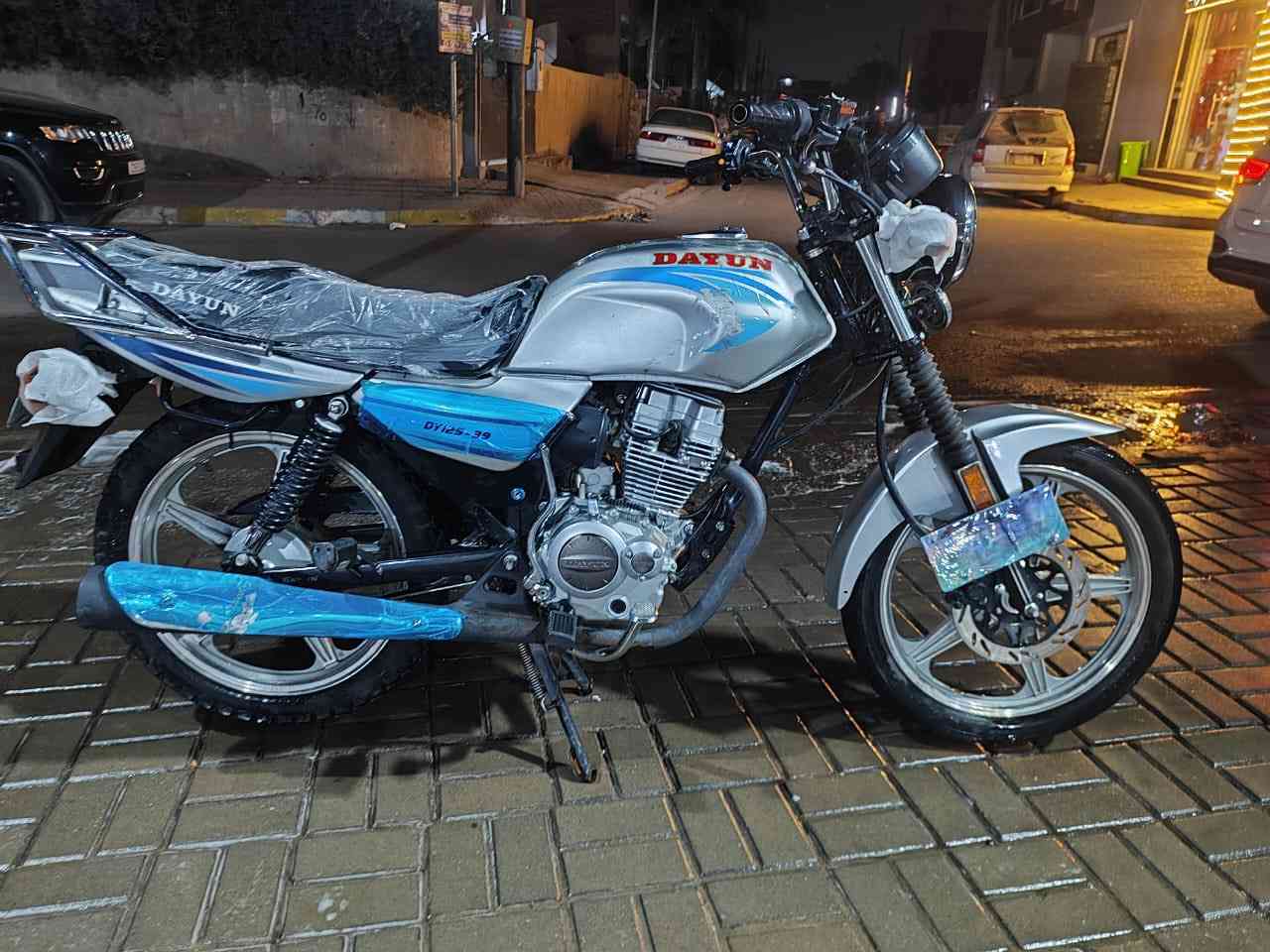 السلام عليكم شبابنه جماعت الدلفري
 كفاله كفاله💯
السعر مليون 100
دايون عضم موديل 22 طالعه بال 25 عله وضع البلاد دراجه بعده وكاله شرط  مكفوله برغي ممفتوح بيها  للعلم الدراجه قبل شهر  طلعت من وكيل  يعني موديل 25  مكينه  خرسه وعلي دراجه مكفوله اوراقها اصولي بوجهك للترقيم  كمرك مدفوع وكامل عليك بس ترقم تفيد جماعت الدلفري  شرط  ماتخسر بس دهن وبانزين كهربائيات كلها شغاله  الف ماتذب عليه عل وضع وكاله  وبيها مجال مكاني الدوره ***********/واتساب /اتصال
