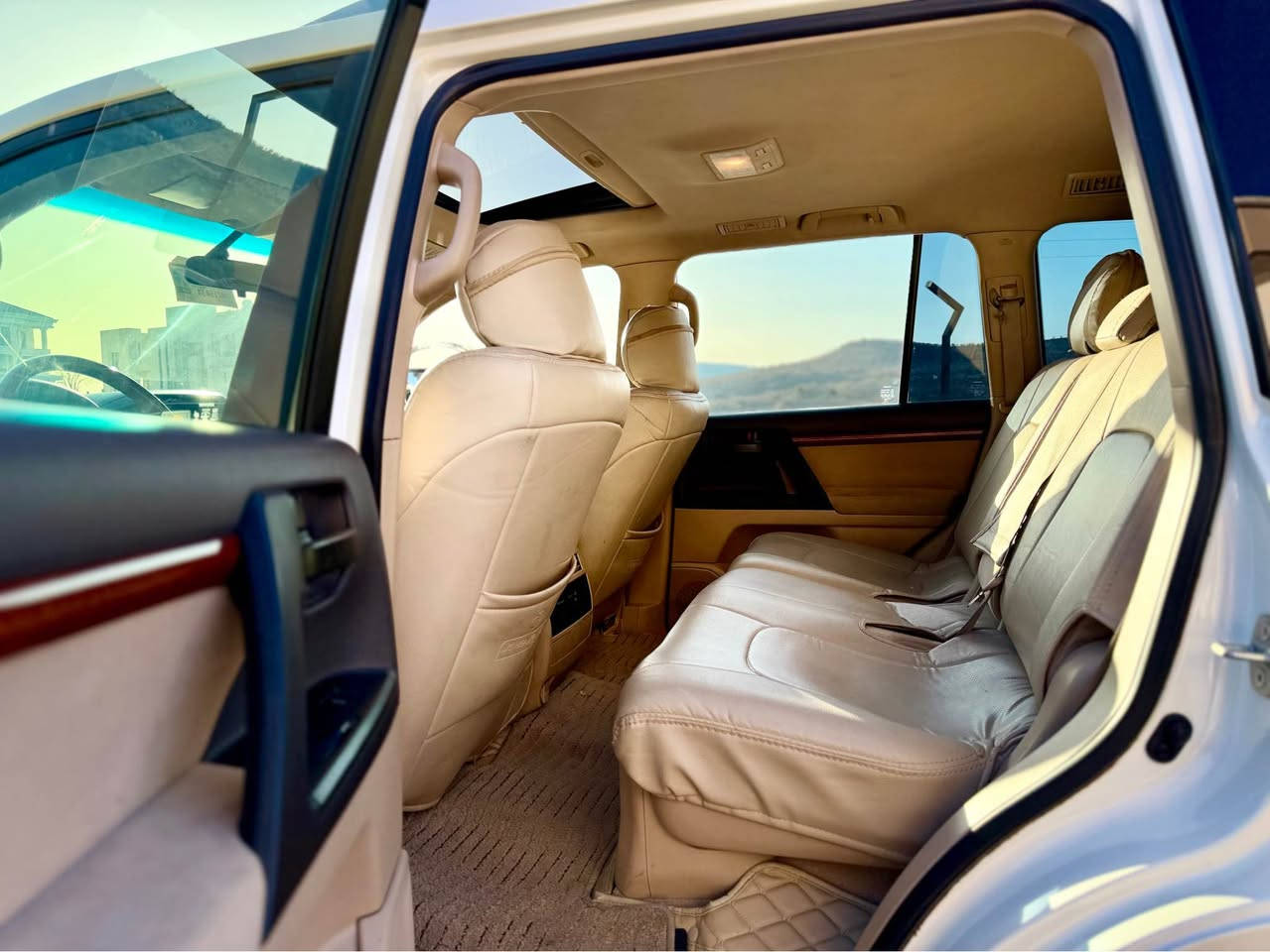 رقم السيارة : دهوك
موقع السيارة :دهوك
نوع السيارة :مونيكا GXR 6 
موديل السيارة :2015
المسافة المقطوعة:170KM
مواصفات:GXR فول موصفات 8 ايرباك مري گراج رقم سنويه جديده مع الهزه محرك وكير مامفتوح بشرط سياره حيل نظيفه 
ملاحظات:سياره حتا دعاميات بدون صبغ فيد بيها بي دي ئار 
سعر:388 بيها مجال بسيط 
للأستفسار :*********** واتساب فايبر كورك دهوك, العراق
