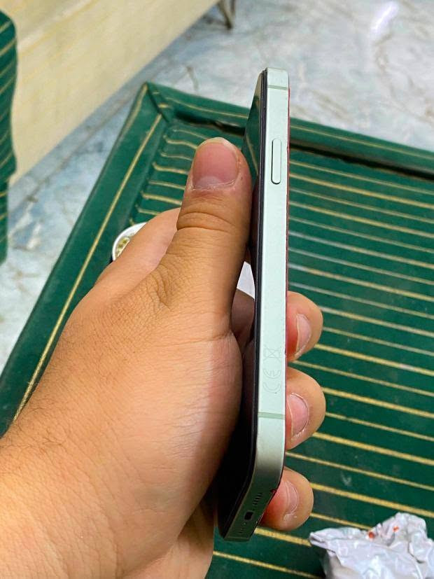 السلام عليكم ايفون 12 عادي ذاكره 64 مبدل شاشه بطارية آصلياات وضهر مكسور شرق أوسط جهاز كلشي شغال بي السعر 200 وبي مجال قليل رقمي *********** مكاني بغداد الراشديه
