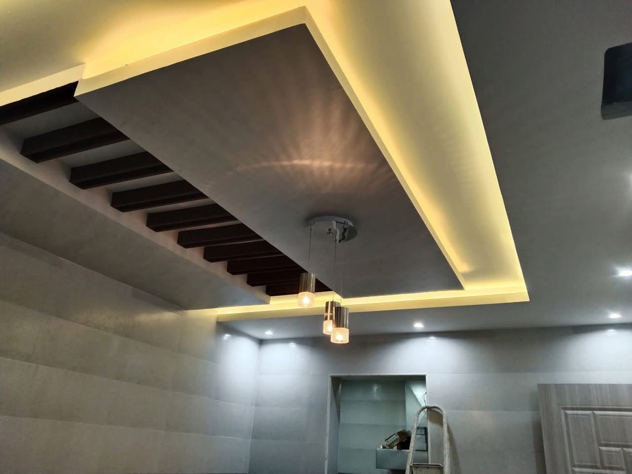 🏡 دار للبيع – موقع مميز 🔥

📍 المساحة: 157 متر  
📍 الموقع: خلف المحكمة، فرع مقابل مدرسة صلاح الدين  

✨ مواصفات البيت:
🔹 طابقين  
🔹 الطابق الثاني خشب مو كاشي  
🔹 دكت مركزي  
🔹 مطبخ حار وبارد  
🔹 منظومة طاقة شمسية 25 أمبير منصبة من شهرين فقط ☀️  
🔹 الطابق الثاني بيه غرفتين نوم + هول + صحيات  
🔹 البيت فول المواصفات والفول 💯  

💰 السعر: 150 مليون وبيه مجال قليل  

📞 للاستفسار:
***********
