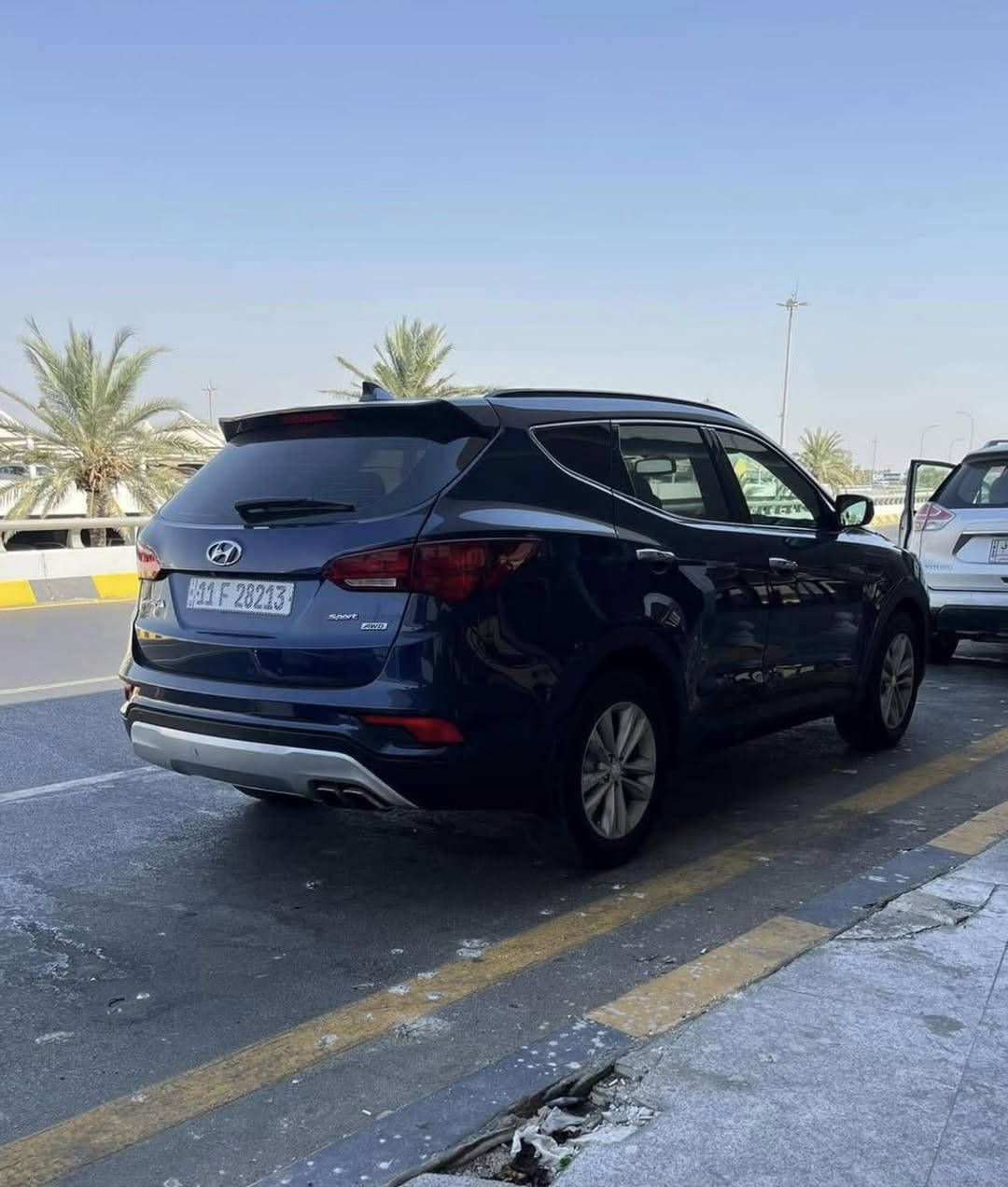 سلام عليكم 

سنتافيه 2018 وارد امريكي ضربتهه مثل ماموضح بسونار موصفان السياره فول من عده فتحه 

1بصمه
٢تشغيل عن بعد 
٣تتفى كشنات 
٤رادارت جانبيه 
٥نضام سماعت Bose
6جنطه كهرباء 
٧شاير بل مري 
٨كشنات جلد 
٩شاشه كار بلي 
١٠باب ترحيب 
١١كامره خلفيه 
١٢سبعه راكب بس كناتهه مال سبعه مسروقات كشنات حيب وشد 

وسياره تخم تاير جديد صدر حداديه كله جديد ممشه سياره ٦٠الف جديده وخير من الله 
سياره عارضهه ب 170وبيهه مجال بصيط رقمي ***********
