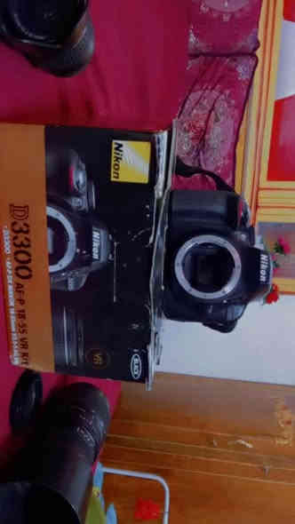 السلام وعليكم عندي كامره بيع  نيكون 3300 نظيفه كلش حلوه بيه 2 بطاريه وشحناه وجنطه كرتونه وياي 2زوم واحد جبير واحد صغير مسعجل عل ابيع سعر عل خاص مكاني الحسينيه الراشديه رقم الهاتف ***********
