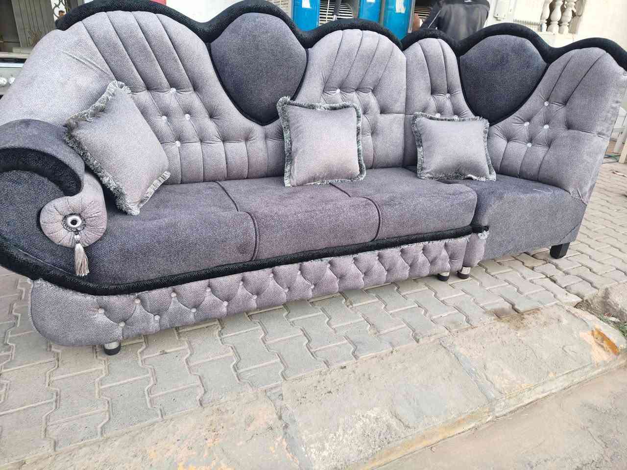 معرض زياد الأثاث المنزلي 

ديوان الموصل فصال شغل الموصل حطاطه 
رجل خشب  سفنج هاي اكسترا المميز 

القماش تركي ثقيل 
الخشب بلوك روسي ابيض 

دبل رباط انج ونص 
الديوان حطاطه بي وصل ضمان الجودة 15 سنه 
يوجد فصال وحسب الطلب 
يوجد جميع الاوان 
العنوان تكريت شارع الزهور خلف افران الكرخ وقاسم مول معرض زياد الأثاث المنزلي 🫴 
***********
