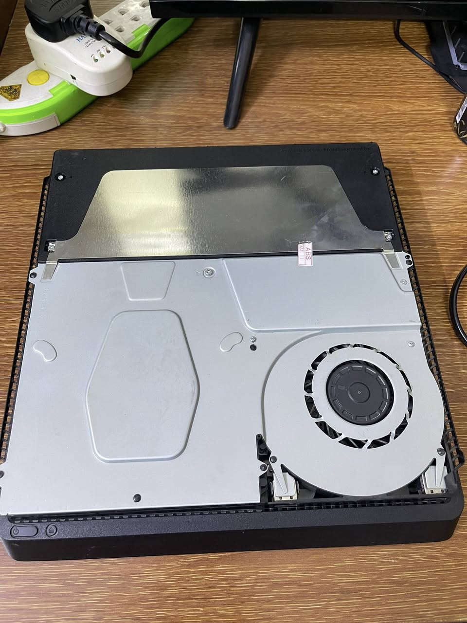 بلايستيشن 4 سلم اون لاين ما مفتوح ولا مصلح نظافة عالية 

وياه 2 يدات تجاري

و 5 لعبات
1- gta5
2- god of war ragnarok
3- minecract
4-fifa 21
5-uncharted 4
و يو بي اس 850

وقاعدة شحن يدات

للتواصل ***********

السعر 250 مكاني بغداد مدينة الصدر
