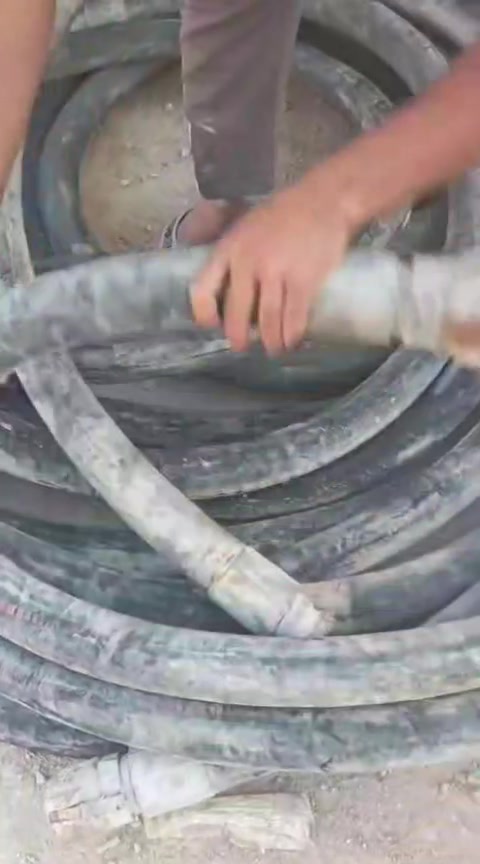 الطول ١٠ متر صوندة مضخة ارضية مال اسمنت ايطالي مكتوب على الصوندة  السعر كلهن ٤٥٠   الف وبيهه مجال بصيط العنوان بغداد الشعب حيور رقم تليفون ***********
