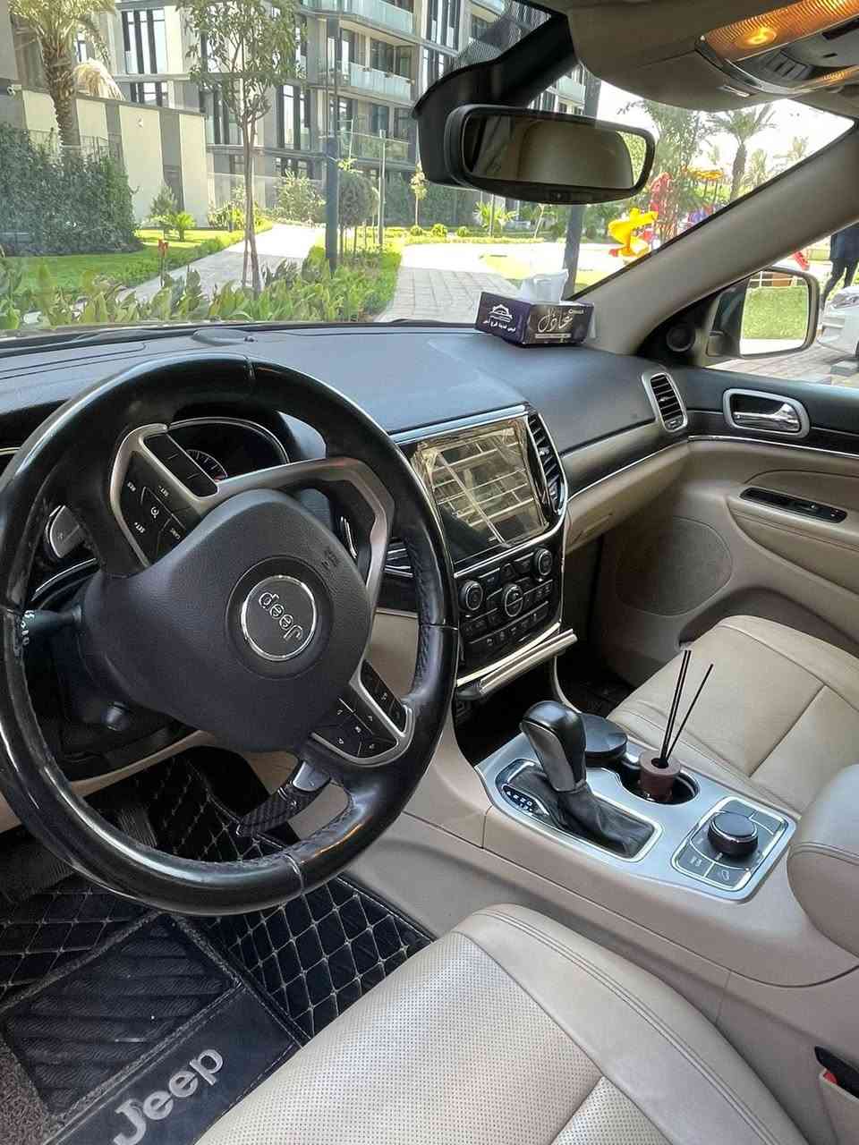 السلام عليكم
جيب كراند شيروكي ليمتد 2019 خليجي

ماشية 135000 كم بيها بارد اسفل الباب الخلف الصدر وجاملغ على كد شبر وبيها سونار السيارة حلوة ومناقصها اي شي 

السعر 250$ وبيها مجال بسيط

للتواصل على الرقم ***********
