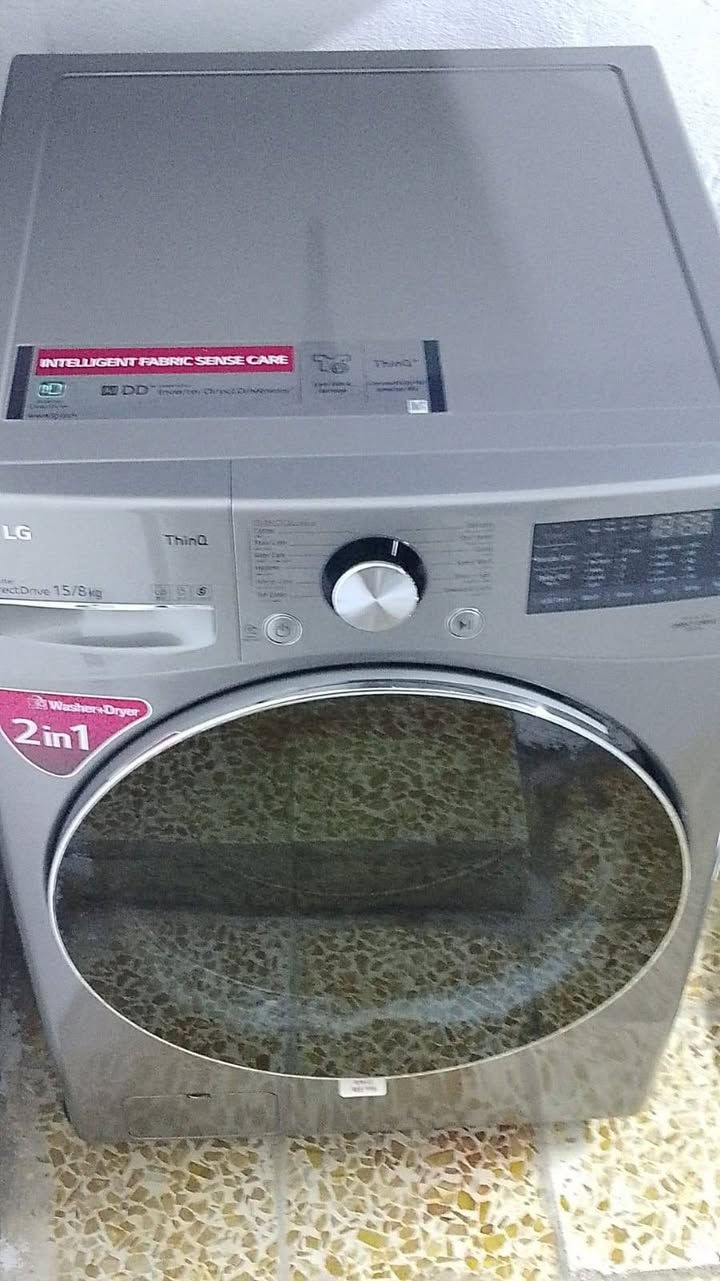 غسالة ماركة LG استعمال بسيط للبيع 15 كيلو السعر 8 أوراق بيها مجال بسيط...الرقم ***********
