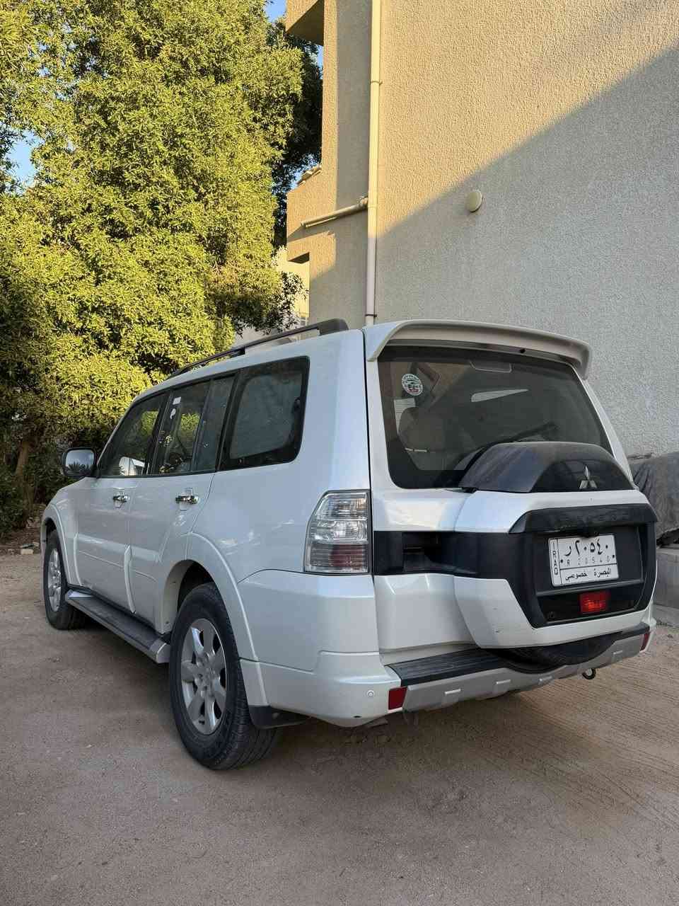 باجيرو 2015 حبتور فول مواصفات 
كراسي جلد وكهرباء 
تحكم ستيرن
لايتات زنون بلاد
شاشة اندرويد
دمام خلفي بلادي
فتحة سقف
محرك 3.5
مرايات شفط
تبريد 3 قطع
السيارة فول مواصفات ومعروفة مواصفات الحبتور 
بيها فقط نص البنيد مصبوغ اثر بطش بدون فتح وبدون معجون وبدون اي حادث وموجودة صورة الضرر 
***********
عنواني البصرة والسعر 195
