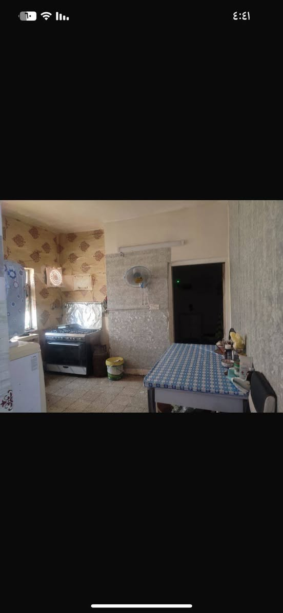 السلام عليكم يوجد شقه طابق ثالث عمارات البيض للبيع مساحه ١٣٢متر شقه تعمير جديد ٣ غرف واستقبال حمامات ٢ التفاصيل داخل صور  إستفسار إتصال برقم ***********ابو عبدالله  سعر ٥٠ مليون بيها مجال
