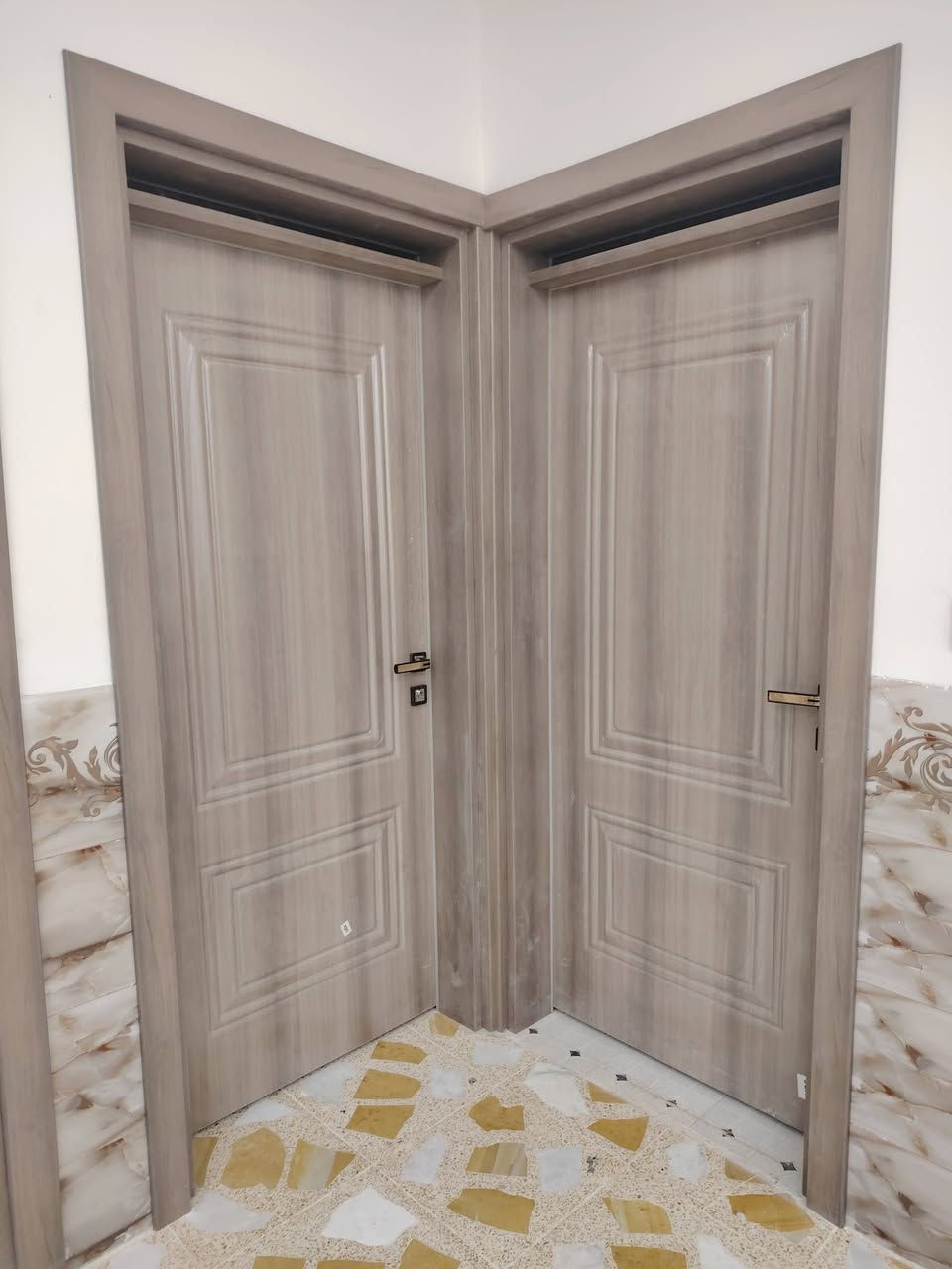 السلام عليكم لزبائننا الكرام 🙋🏻‍♂
خلي جاهز اكمل بيتك اب ارخص سعر 😉
ما عليك فقط تواصل معنا *********** كورك واتساب   
                         معمل لامي   
      من افضل اختاريك المواد تكنو بلاص اصليه 😍
   لصناعة كافة أبواب و شبابيك و محجلات الالمنيوم 
       ابواب تركية رائسي🚪 و كونترات الالمنيوم  
        كل اعملنا له الضمان العشرة السنوات 1⃣0⃣
شرط المواد المستخدمة صناعة تركية تكنو بلاص 🪟 اصلية ليس تقليدي 💯 
1_الباب الأبيض سعرها 135 الف التوصيل و تركيب
2_الباب بلاستك كافت الوان سعرها 195 الف مع التوصيل و تركيب
3_ سعر أبواب تركيه رائسي  200 الف مع التوصيل و تركيب دخلها فوم نوعيه ممتازة D.K
4_سعر متر طول × عرض شباك الأبيض 33 دولار مع التوصيل و تركيب
5_سعر متر طول × عرض شباك كافت الوان 45 دولار مع التوصيل و تركيب
6_ محجلات الالمنيوم سعرها متر 30 دولار كافت الوان مع التوصيل و تركيب
7_ سعر دنكا كرستال 95 دولار 🤩
8_ سعر متر شباك السلايد الالمنيوم  60 دولار حجم 7.5 ملم مع التوصيل و تركيب 
9_ سعر متر كونترات 150 الف مع التوصيل و تركيب 
اتواصل مع شغل مميزة و دقة عمال من درجة اولى 😍
إليكم بعض منشورات قسم من اعملنا باقي منشورات متواجد في صحيفتنا. 💙
