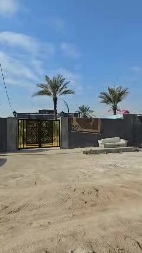 السلام عليكم 
دار مع مساحه من الارض 1000متر 
تقريباً البناء 250 طابو زراعي سند 25 العنوان شارع 100الرابط بزل حجي علي مقابيل معمل العلم 
تفاصيل اكثر داخل الفديو للاستفسار 
***********
***********
او زياره مكتب 🛣️ السور الامين شارع 100قرب مدرسه الطفوف
