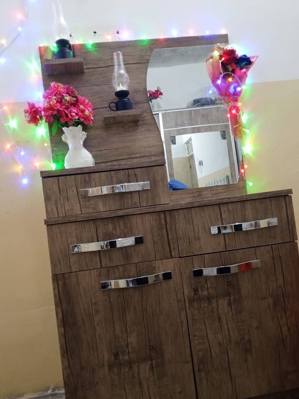للبيع غرفه نوم تركي خشب اصلي للأتصال ***********
