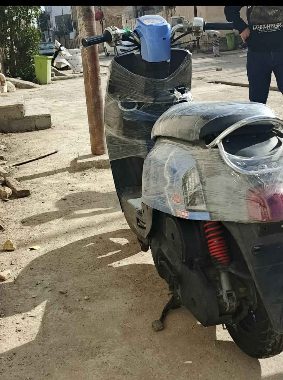 السلام عليكم دراجه بوليس صارله شهر من نزلت حاويه دراجه نضيف مفوله دراجه ماعوزه كلشي شغل واطلع دراجه للبيع ذي قار سوك شيوخ سعر مليون ميه وبيه مجال رقم واتساب ***********
