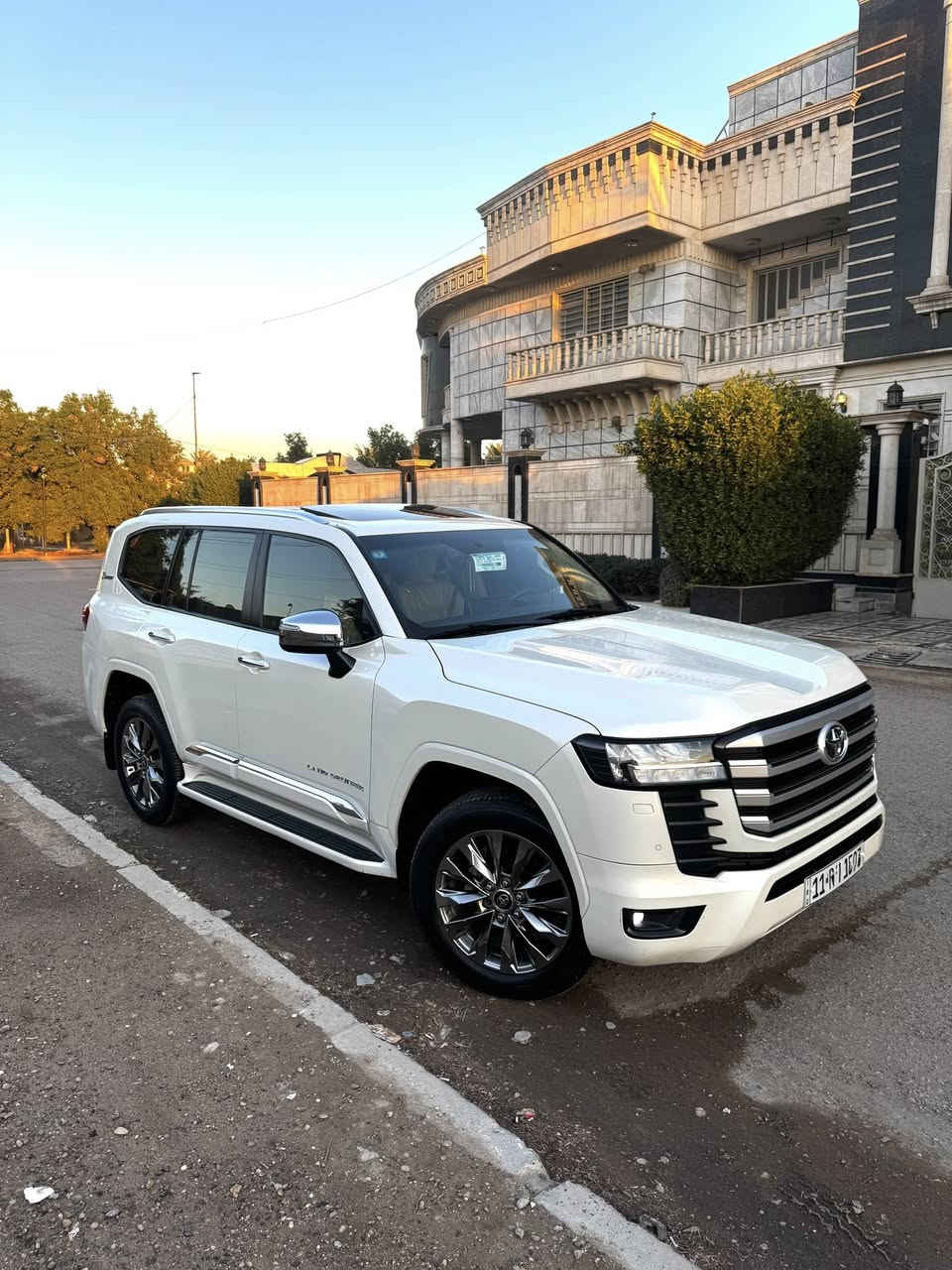 سلام عليكم للبيع
تويوتا لاندكروزGXR 2022 مغلفه ppf

لون ابيض   ساز

فول مواصفات

بصمة تشغيل وابواب

4 بصمات. ابواب

سلايد فتحه

مقاعد جلد 

كشنات كهرباء 3 دكم

تشغيل عن بعد 

جنطة كهرباء شفط  

كشنات جلد بيجي + دواخل صاج

نقط عمياء 

7 راكب 

 تبريد مقاعد 

تبريد مركزي  

3 شاشات ايباد تطبيق 

تحكم ستيرن جهتين 

طفايه 

ثلاجه 

شاحن هاتف لاسلكي

هاند بريك بصمة + تلقائي

اوتو HOLD

حساس امامي خلفي  

المري كهرباء شفط + اشاير  

كامره.دواره. 360 درجة

ويلكب كروم

3وضعيات قيادة sports Eco NORMAL

لدد امامي + خلفي 

كشاف زنون

لايتات عدسة زنون

6 سلندر تنفس طبيعي 

  4X4  

فول انظمة وتحكمات 

باقي مواصفات الاندكروز  معرفة فول الفول

السيارة مكفولة

عدتها وكتلوكات وكاعيات كلها جديد

ماشية 45km

مكانه بغداد شارع فلسطين 

السعر 65500$ وبيه مجال نشالله 

الرقم ***********
