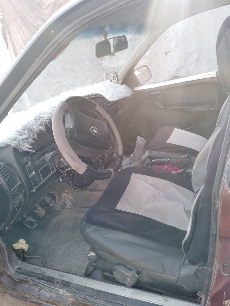 السلام عليكم ورحمه الله 
أوبل اوميكا 93محرك2000مكينه وكير جيد والكشر كدامك رقم نكليزي وسنويه مجدده ل2030 تحويل مباشر سعره20$وبيه مجال قليل  ‏‪***********‬‏ مكاني بابل ناحية الاسكندريه
