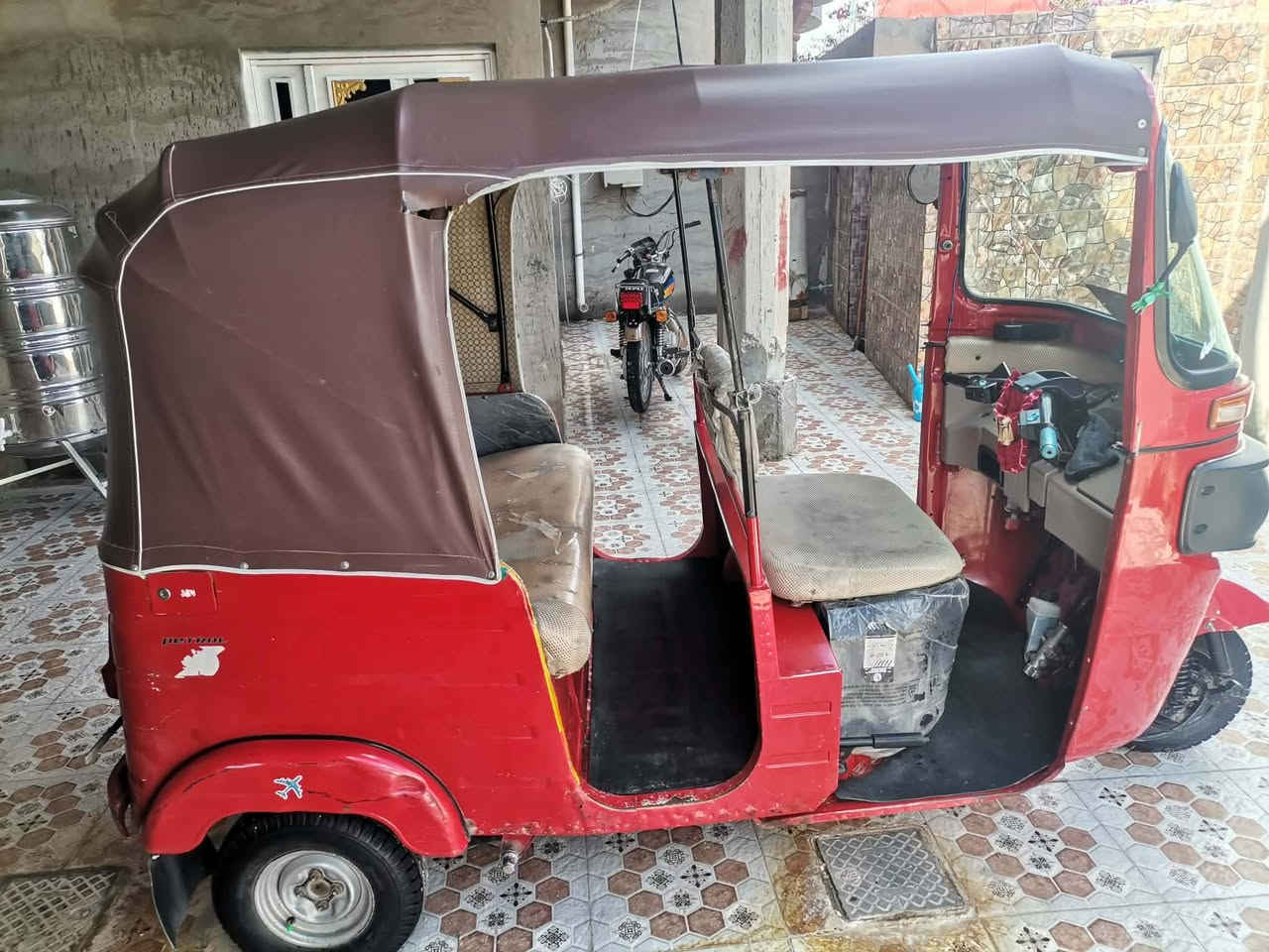 السلام عليكم تكتك موديل ٢٠ بشهر ال٨ رقم وسنويه رقم انكليزي تحويل ثاني يوم الدراجه ما اسولفك عليهه تجي وتشوف بعينك مكينه خير من الله الكشر مكفول من عده الدوسات بادي بيهن خياس مكاني كوت رقمي
 ‭٠٧٧٣ ٠٦٤ ٥٣٣٤‬
