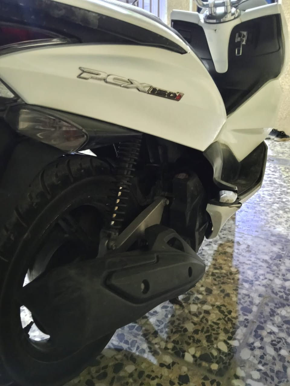 السلام عليكم pcx للبيع دراجه كامله كهربائيات شغاله مكينه 150 العنوان الشعب السعر 1250 الرقم ***********

